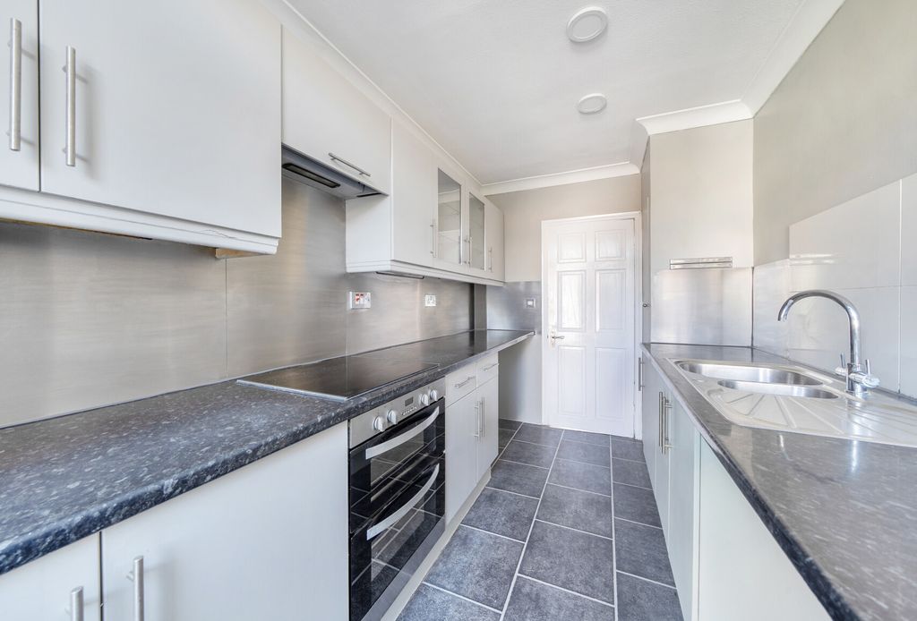 Property photo 2 of 17 1440951-12-69E752...