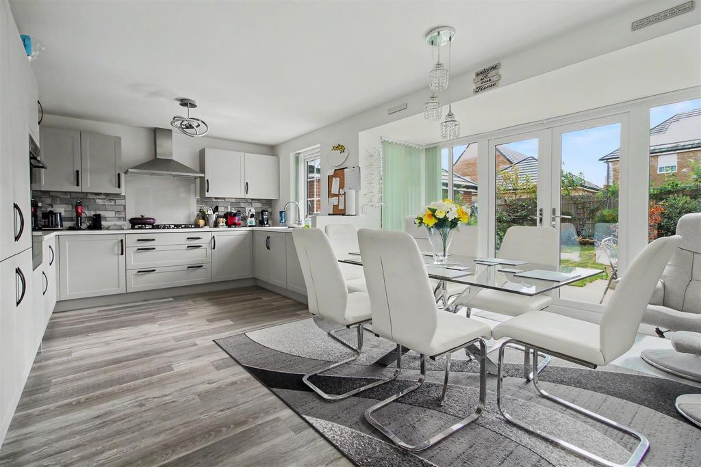 Property photo 1 of 21 Kitchen Dining