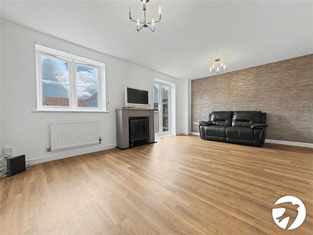 Property photo 2 of 24 Picture No. 21