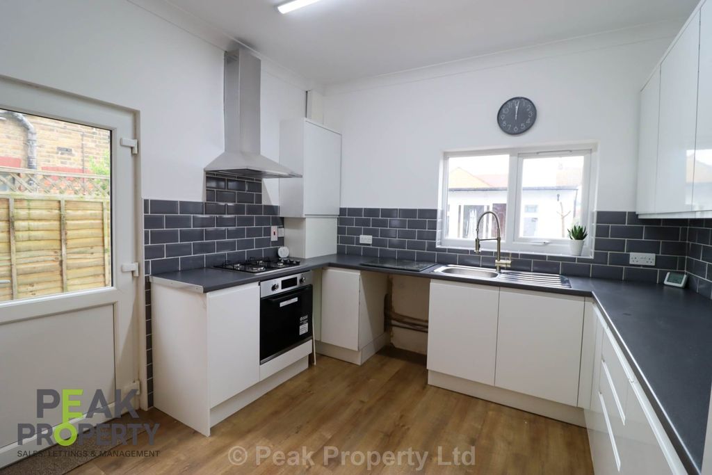 Property photo 2 of 24