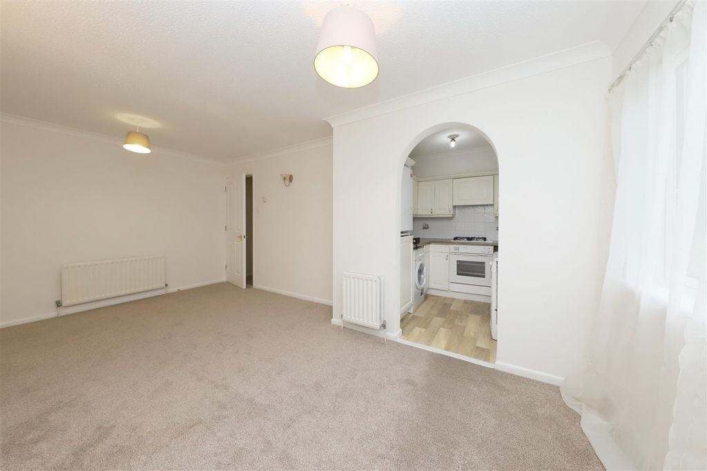 Property photo 3 of 9 Cherry Court