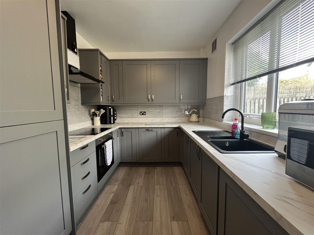 Property photo 2 of 16 Kitchen