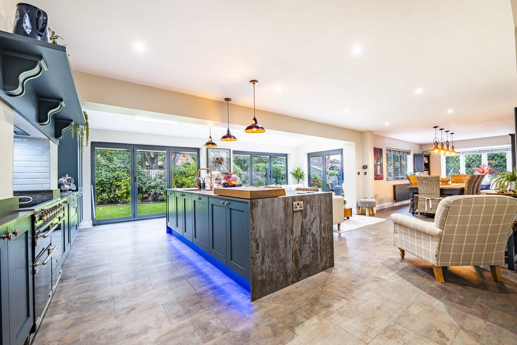 Property photo 3 of 34