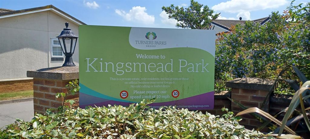 Property photo 2 of 20 Kingsmead Park