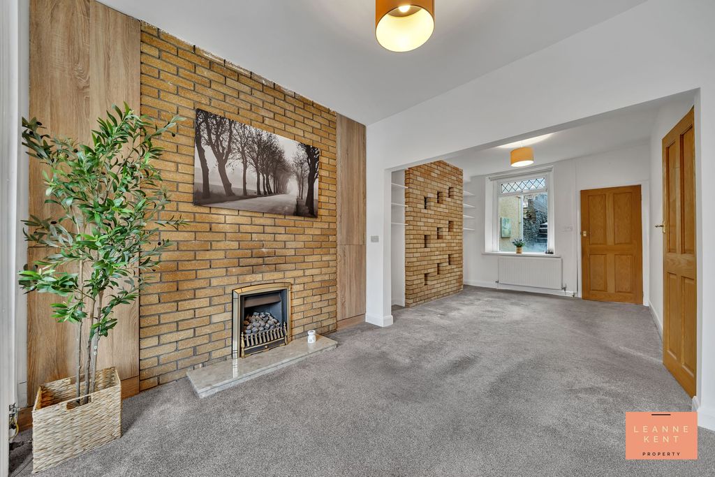 Property photo 3 of 33