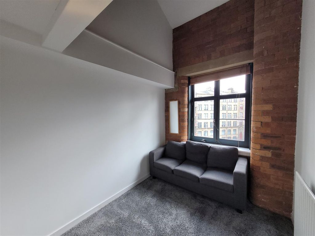 Property photo 1 of 13 Lounge