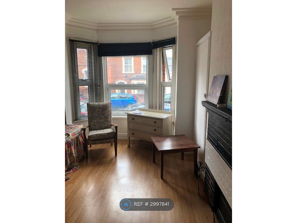 Property photo 1 of 2 Studio Bedroom/Lounge