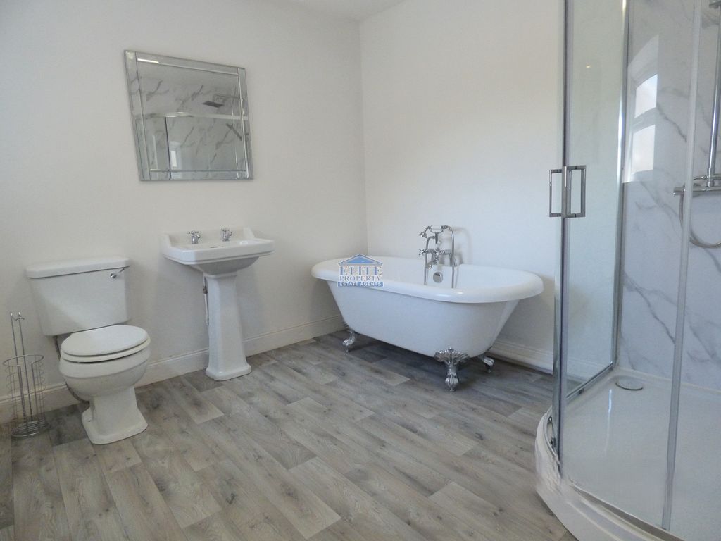 Property photo 3 of 20 Bathroom