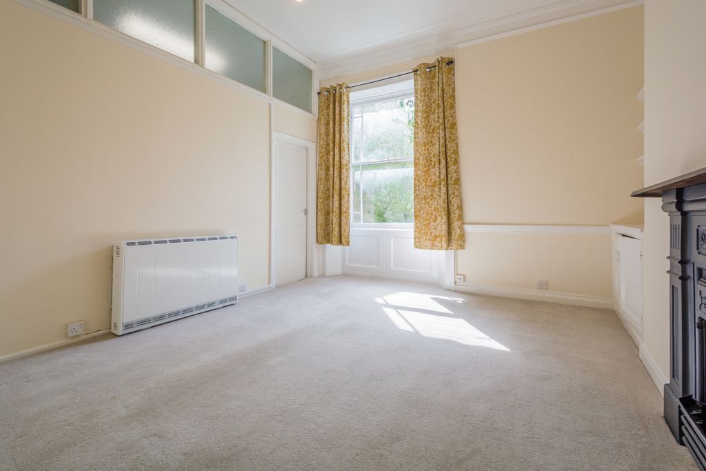 Property photo 2 of 16 1 Burlington Pl -4