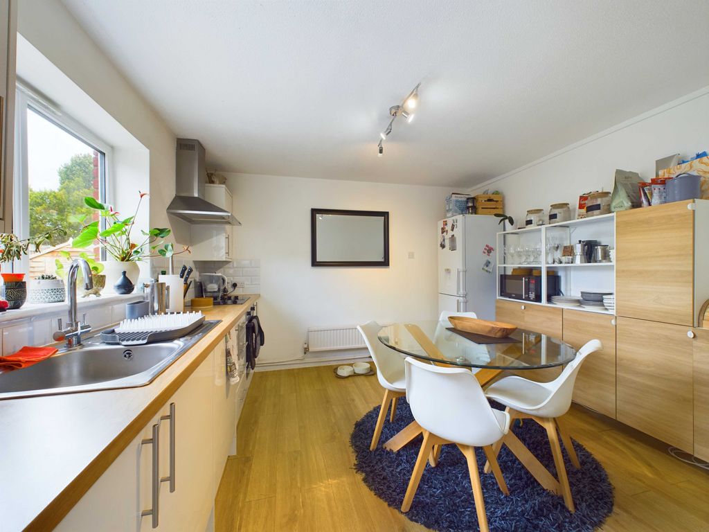 Property photo 3 of 17 Cam03741G0-Pr0023-Still010