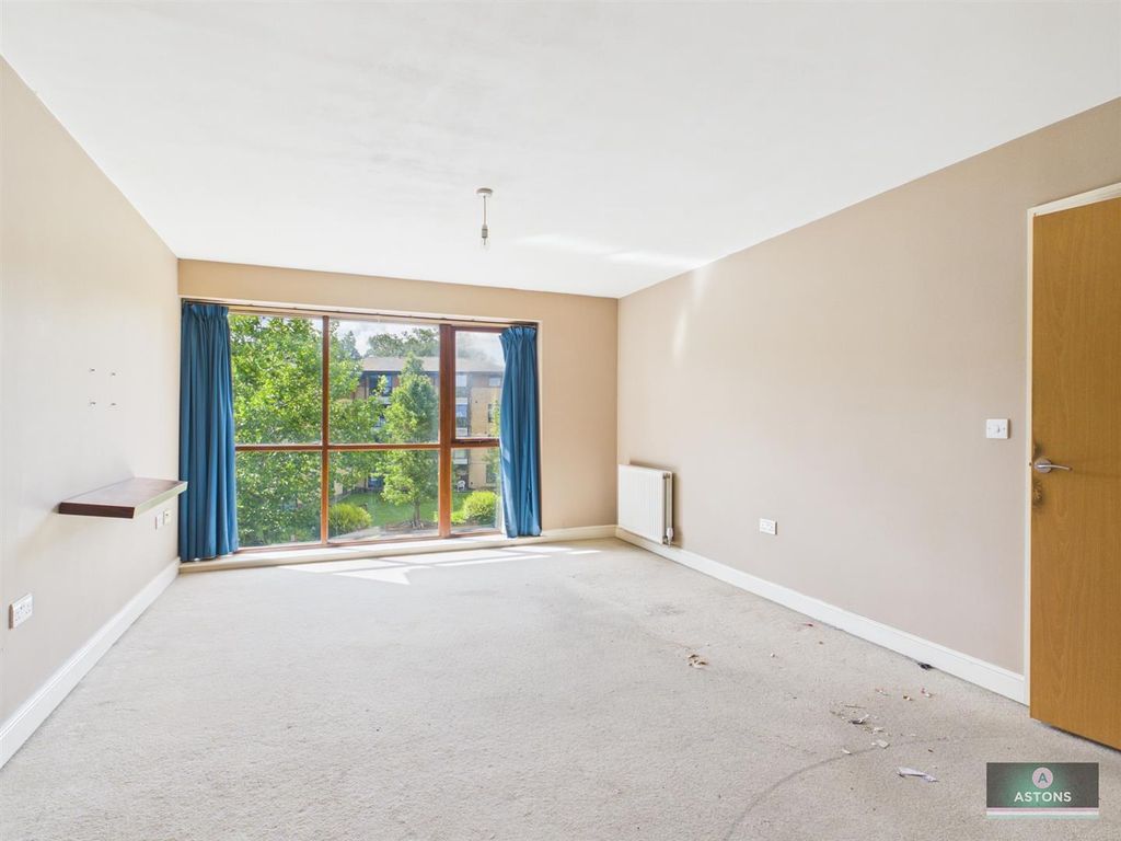 Property photo 3 of 7 Living Room