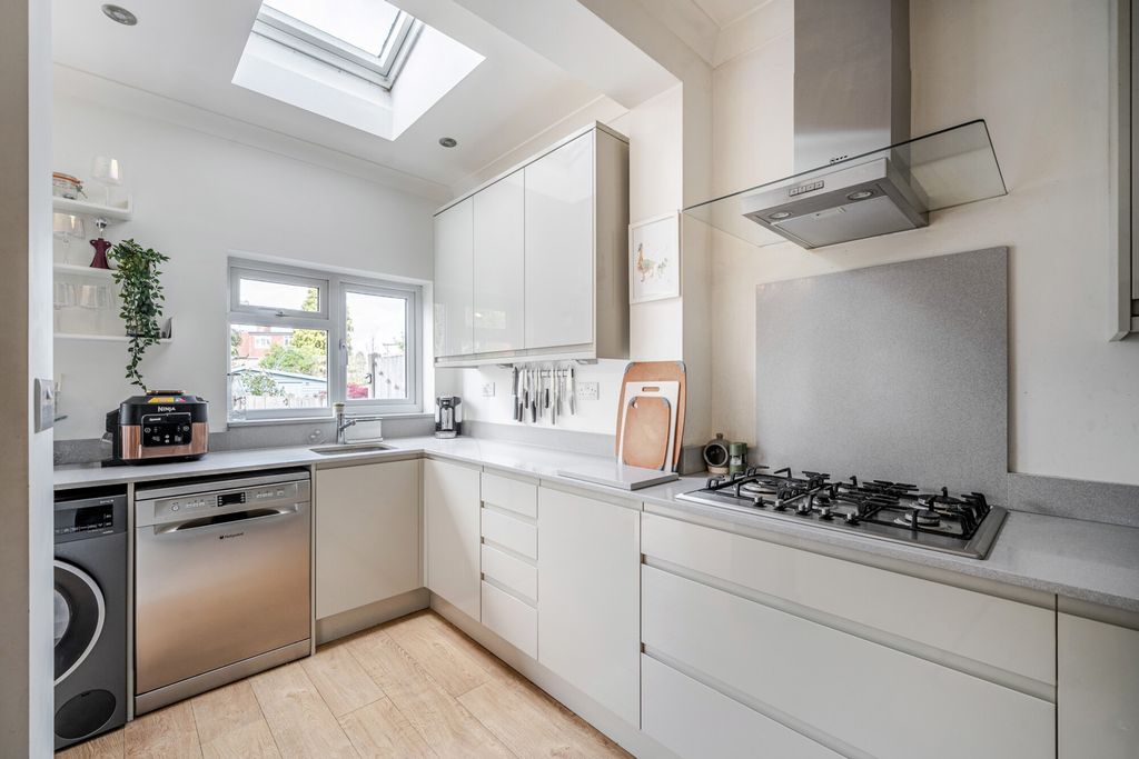 Property photo 2 of 20 Kitchen