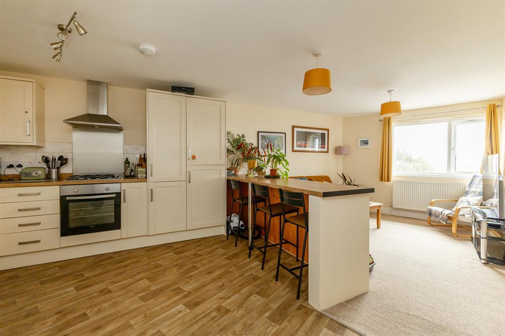 Property photo 3 of 14 Untitled-2917.Jpg