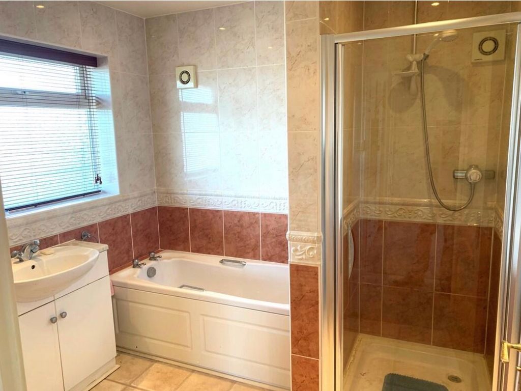 Property photo 2 of 8 Bathroom