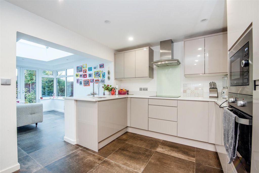 Property photo 3 of 24 Kitchen/Diner