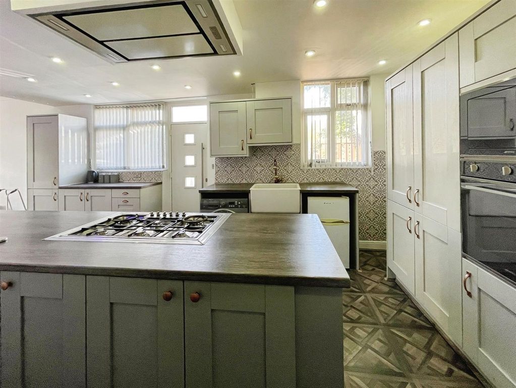 Property photo 3 of 32 Kitchen