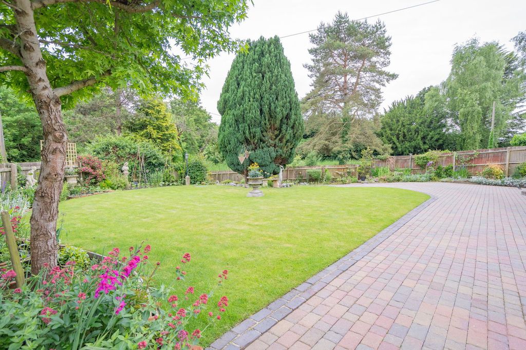 Property photo 2 of 23