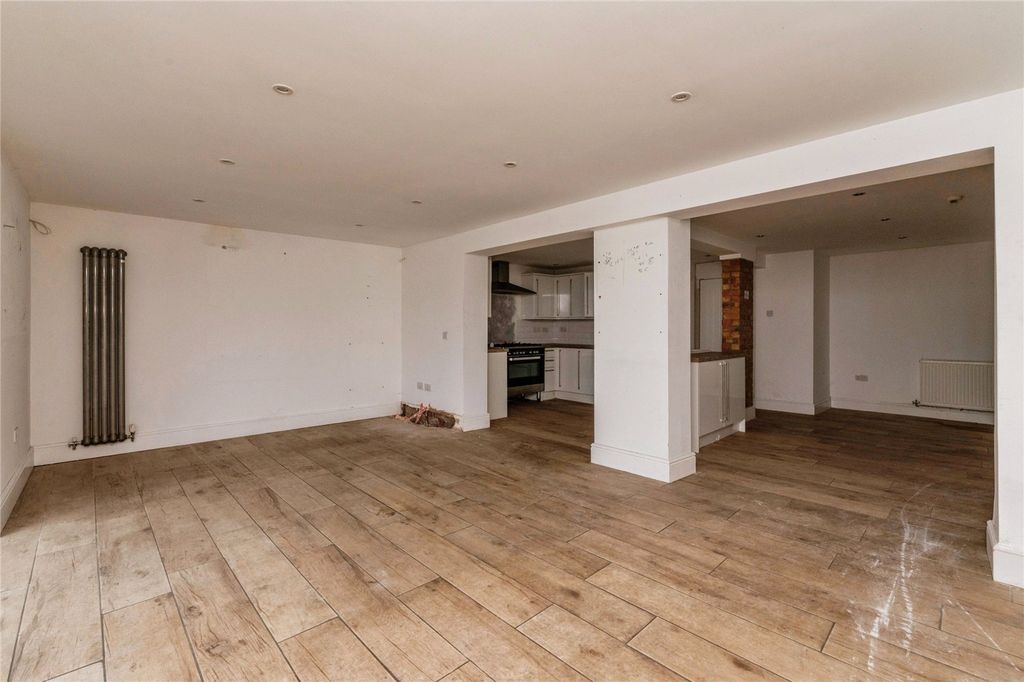 Property photo 2 of 33 Picture No. 21