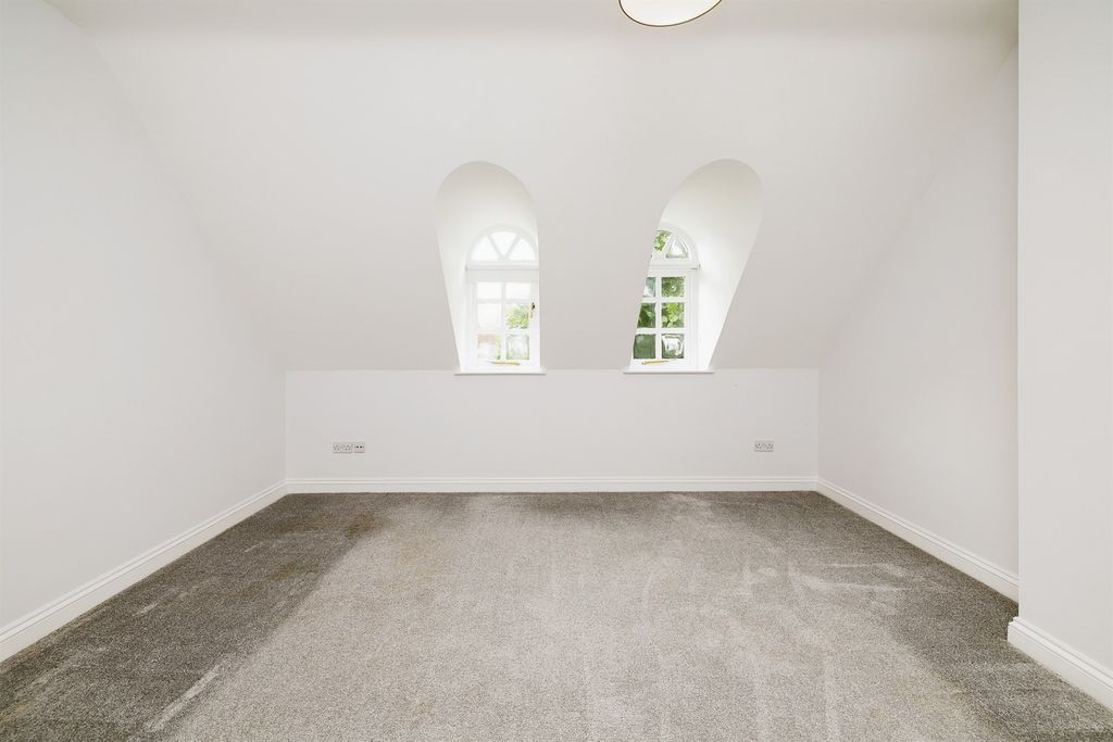 Property photo 2 of 9 Bedroom