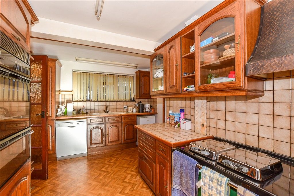 Property photo 2 of 14 Kitchen