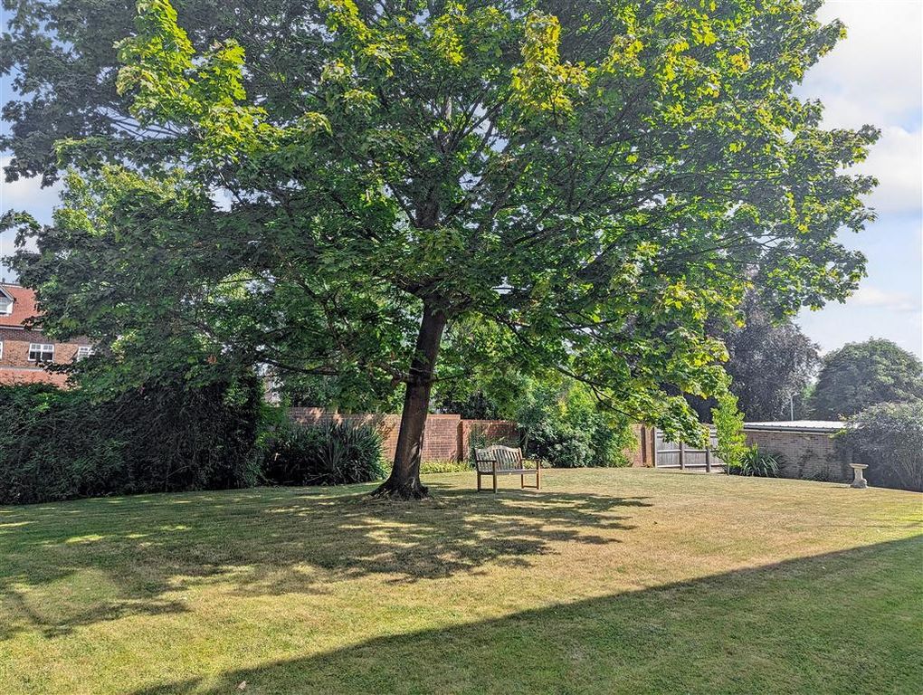 Property photo 2 of 15 Garden