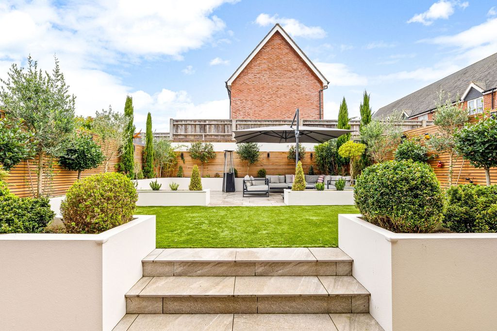 Property photo 2 of 23