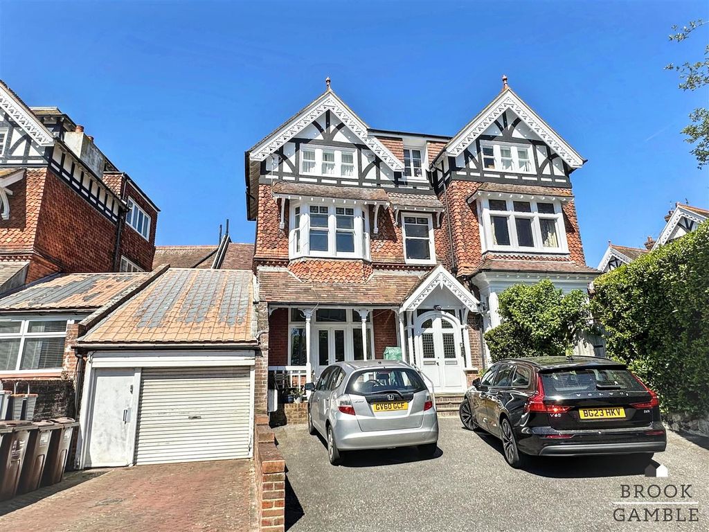 Property photo 2 of 18 01323 438506