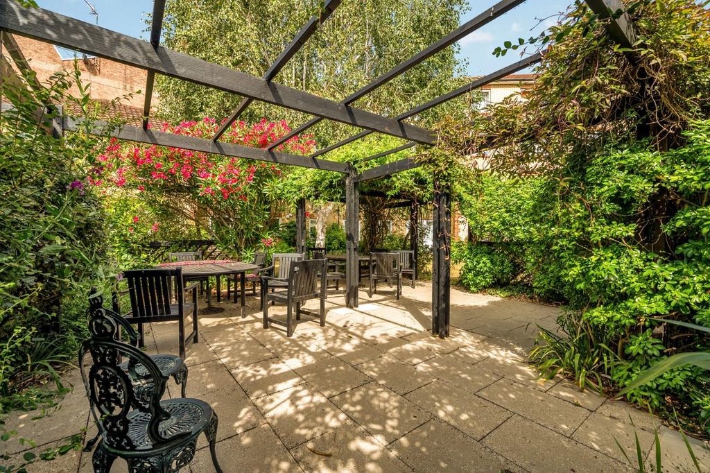 Property photo 2 of 7 30 Homecross House-11.Jpg
