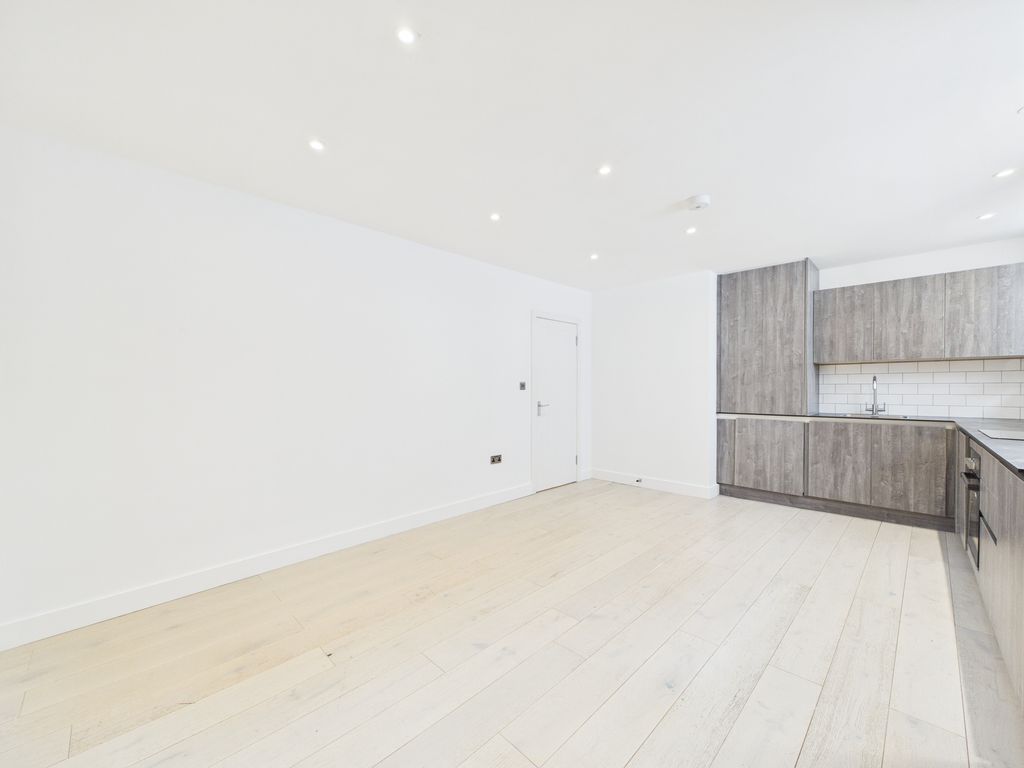 Property photo 3 of 6 Cam04693G0-Pr0109-Still002