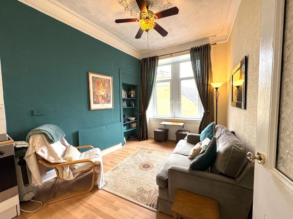 Property photo 3 of 28 Living Room/Kitchen