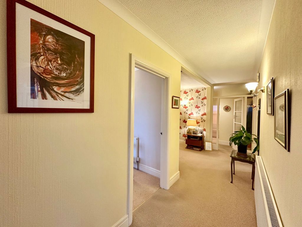 Property photo 3 of 25