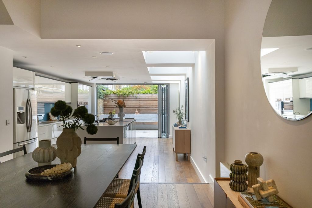 Property photo 3 of 16 Dining Room