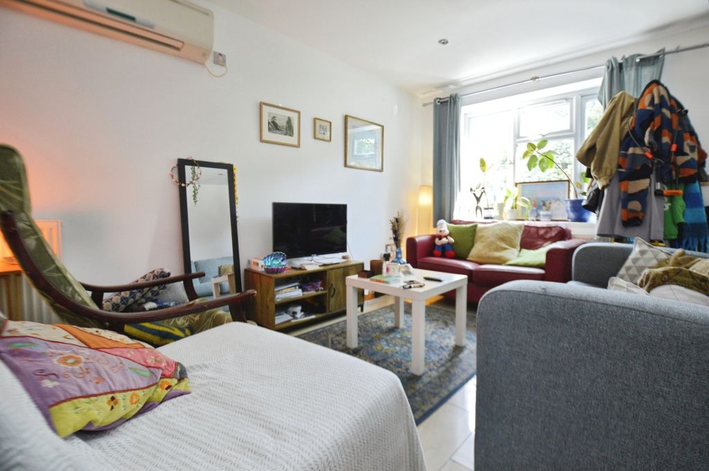 Property photo 2 of 7 Pbox-Img.Jpg