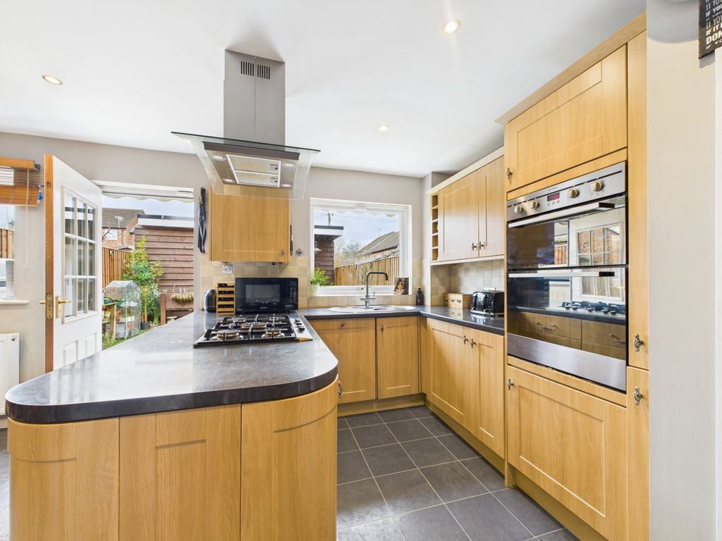 Property photo 3 of 20 30003270-Hr-7