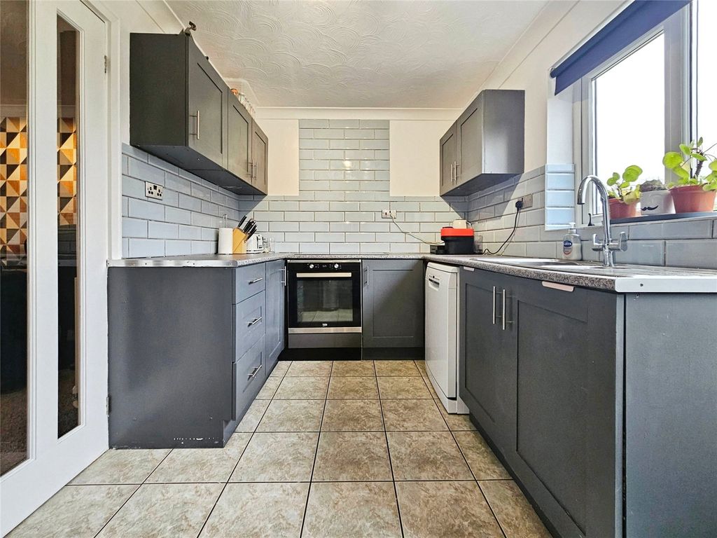 Property photo 2 of 16 Picture No. 13