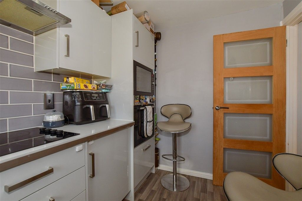 Property photo 3 of 11 Kitchen