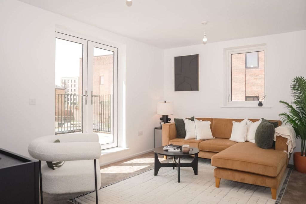 Property photo 3 of 15 Show Home