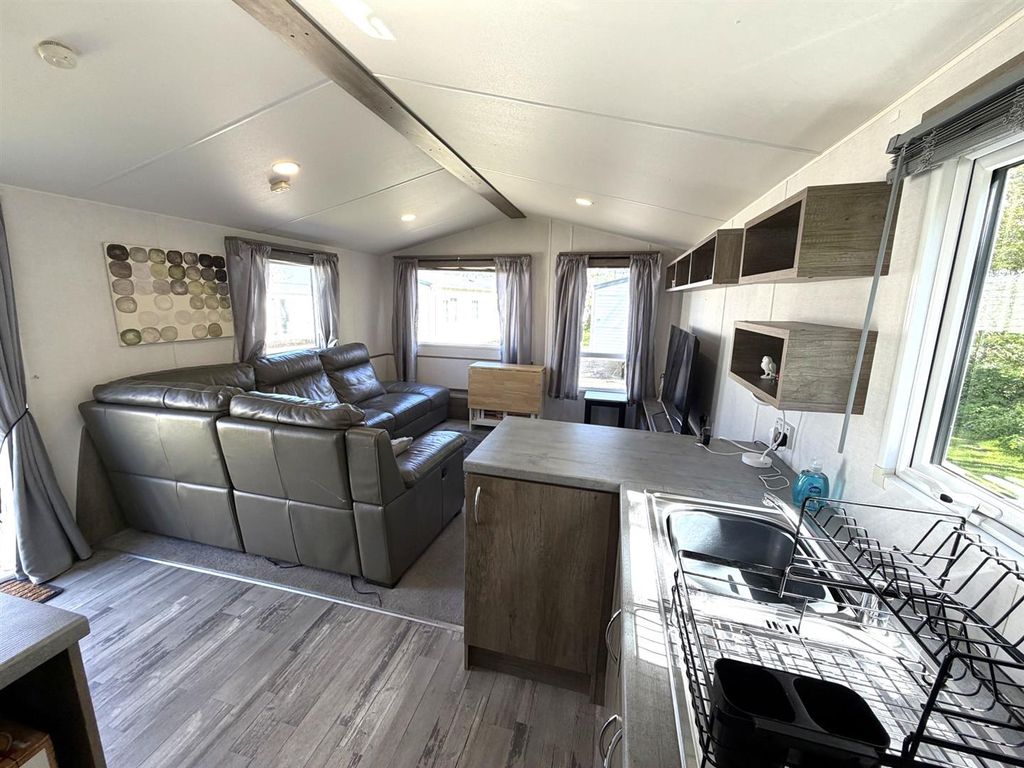 Property photo 2 of 12 79Ded212-0Fea-41F8-Aecb-08c03Ab1596c.Jpg