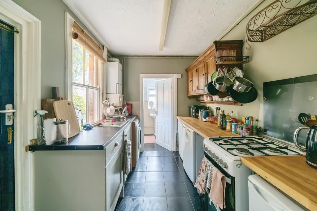 Property photo 3 of 10 Kitchen