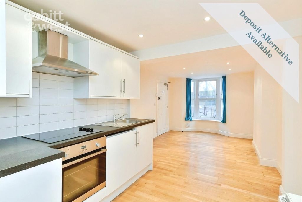 Property photo 1 of 10 Kitchen/Lounge