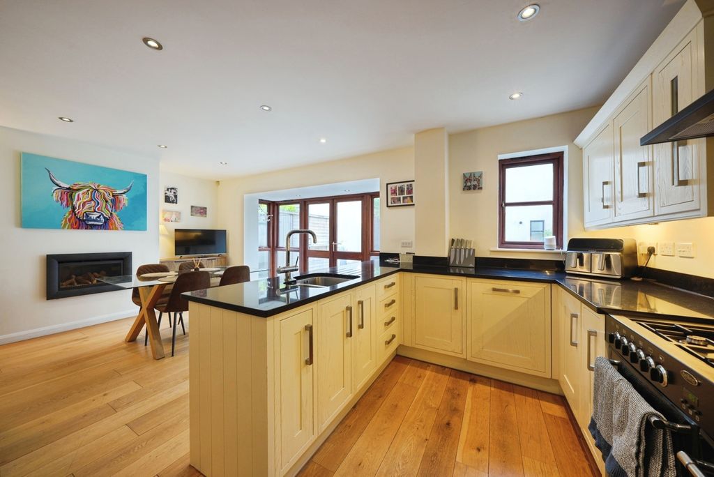 Property photo 2 of 19 Pbox-Img.Jpg