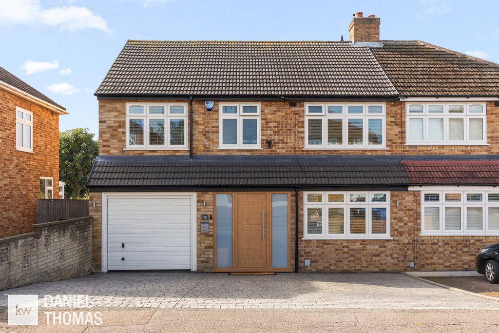 Property photo 1 of 31