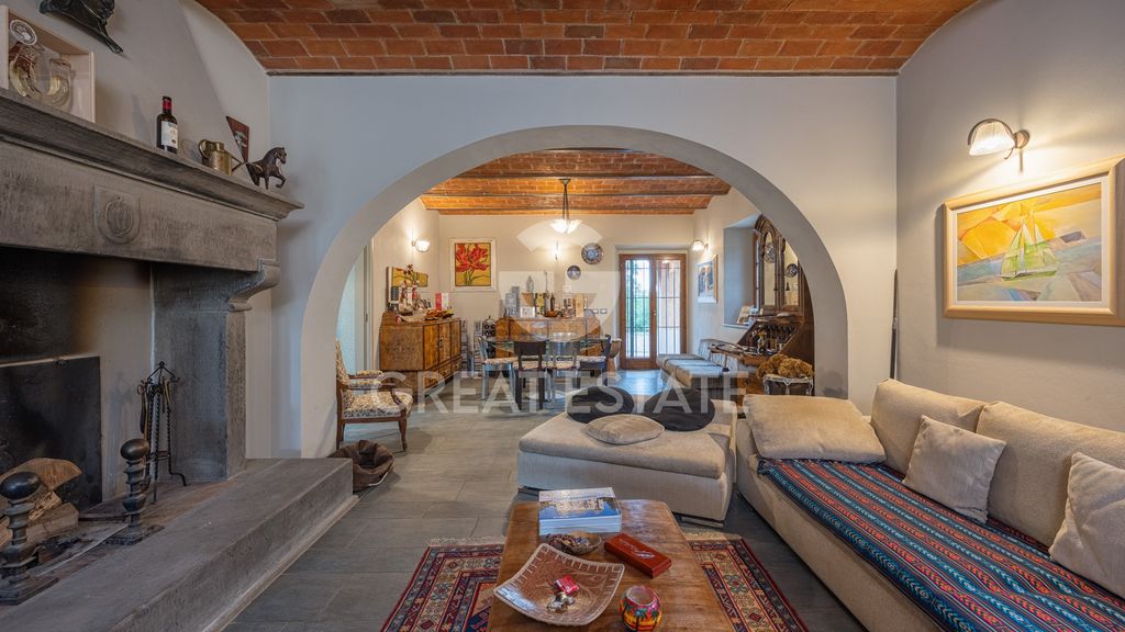Property photo 2 of 43 Interiors