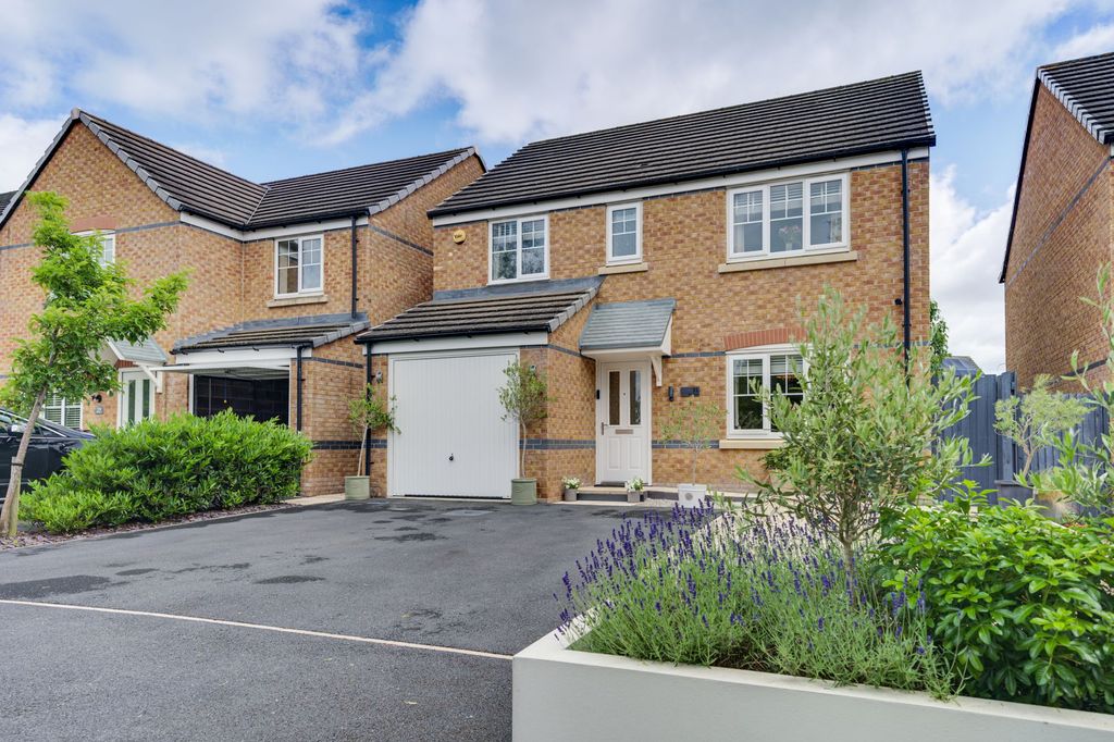 Property photo 1 of 33
