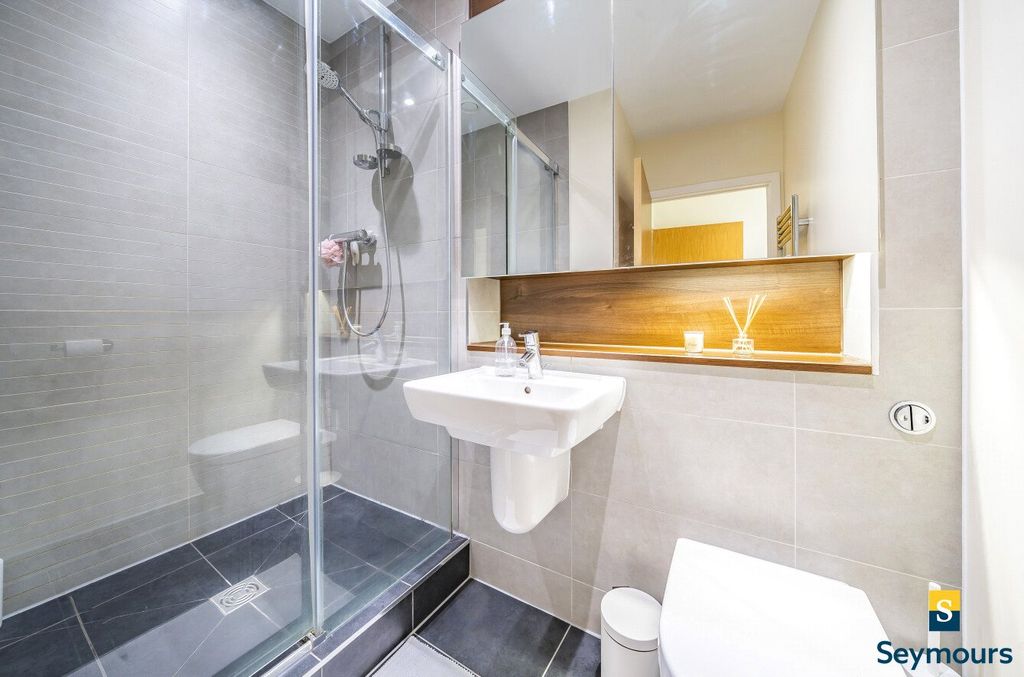 Additional image 20 of 2 bed flat for saleGuildford, Surrey GU1