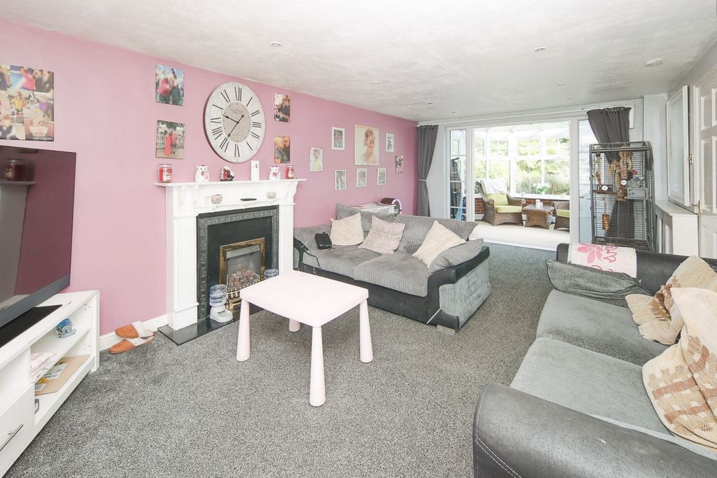 Property photo 2 of 17 Photo
