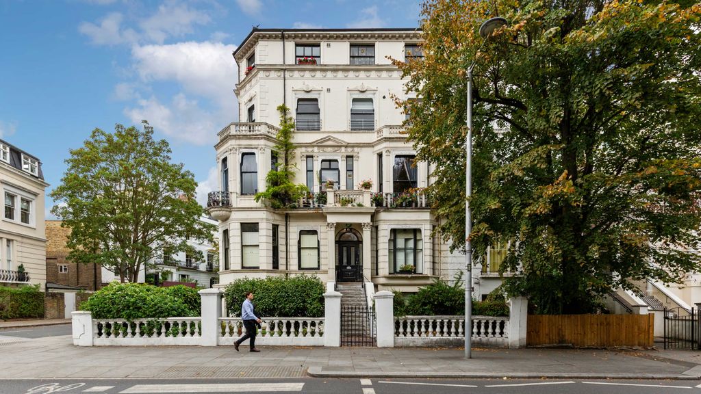 Property photo 1 of 10 Flat 3, 56 Pembridge Villas, Notting Hill, London, W11 3Eg