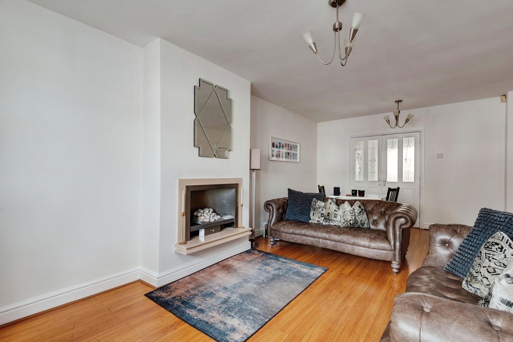 Property photo 2 of 16 Pbox-Img.Jpg