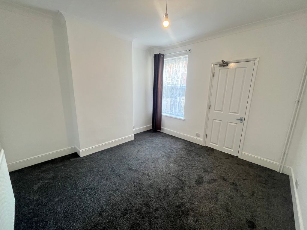 Property photo 3 of 10 Dining Room