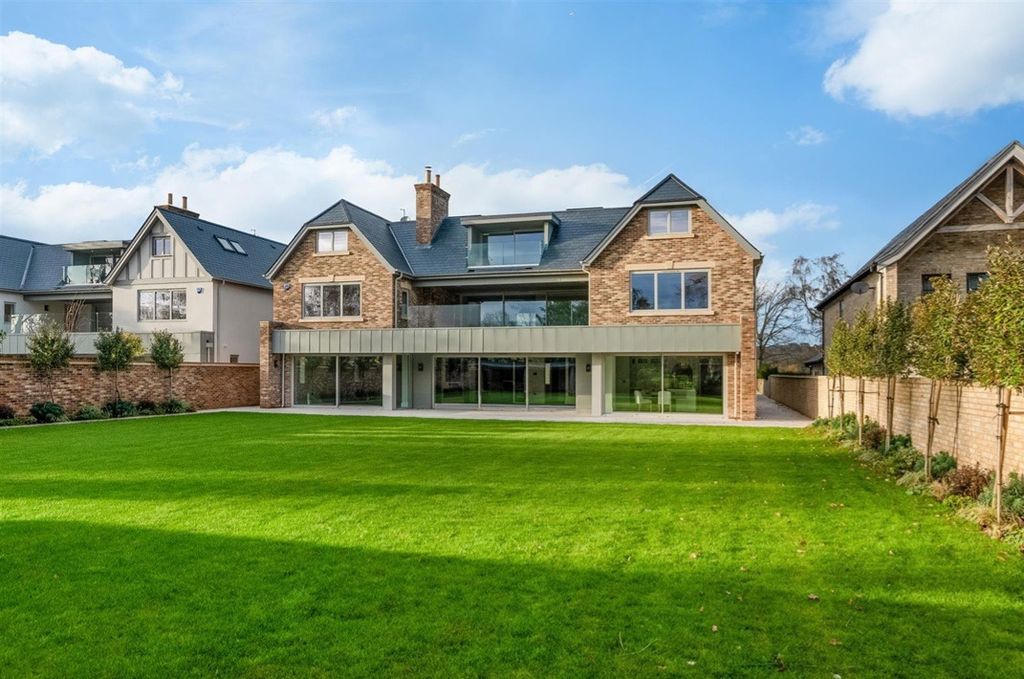 Property photo 2 of 10